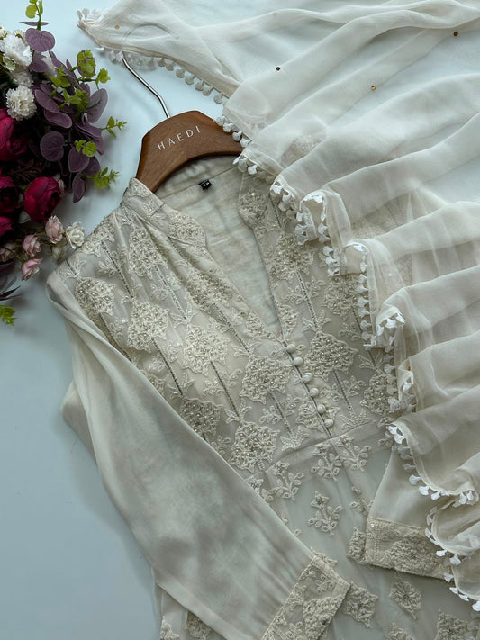 16371 Premium Handworked suit