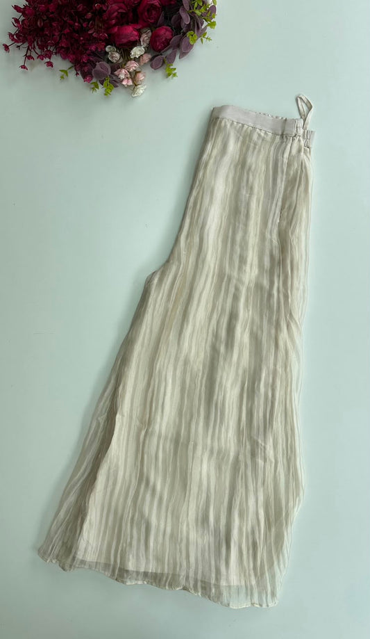 20658 Beautiful handworked suit