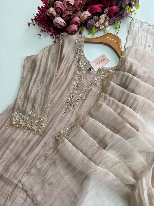 20657 Premium handworked suit