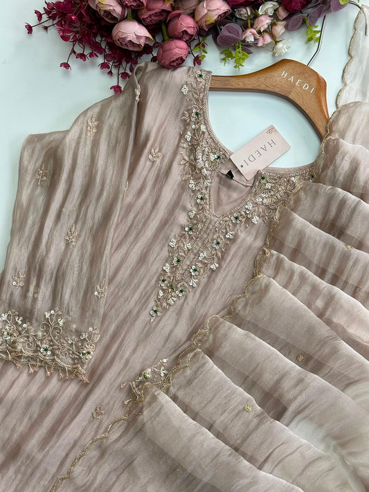 20657 Premium handworked suit