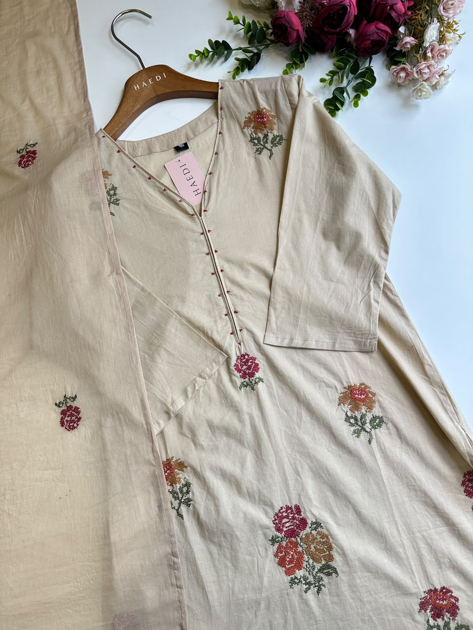 20686 Beautiful embroidfered suit