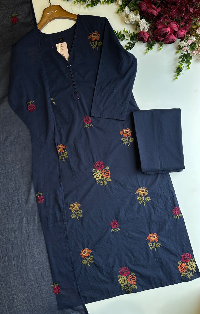 20686 Beautiful embroidfered suit