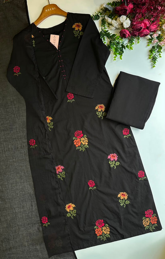 20686 Beautiful embroidfered suit