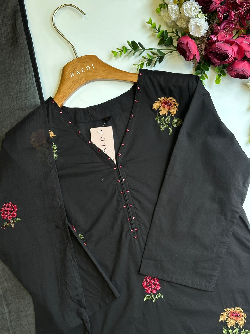 20686 Beautiful embroidfered suit