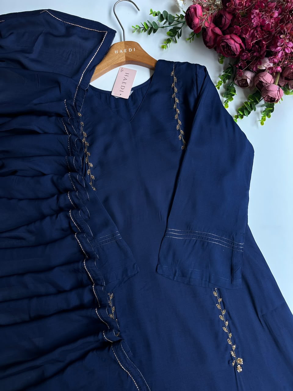 20859 Beautiful handworked partywear suit