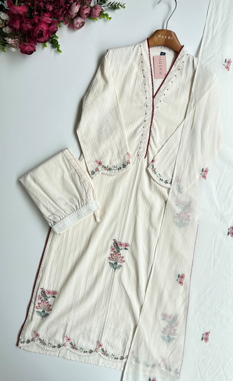 20684 Beautiful embroidered suit