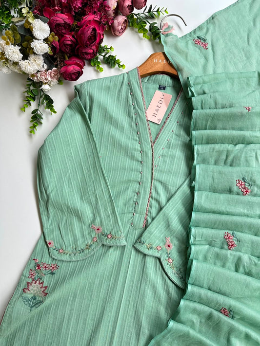 20684 Beautiful embroidered suit