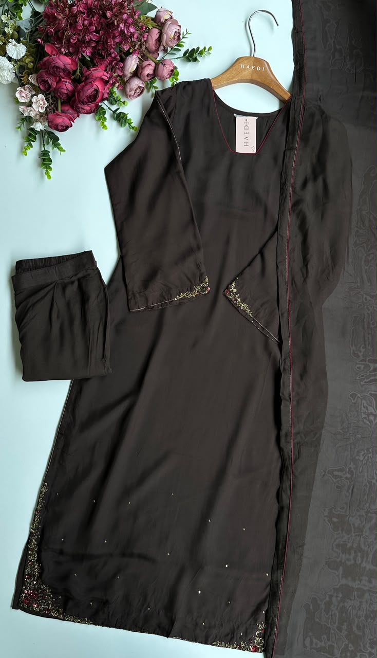 20858 Beautiful handworked partywear suit