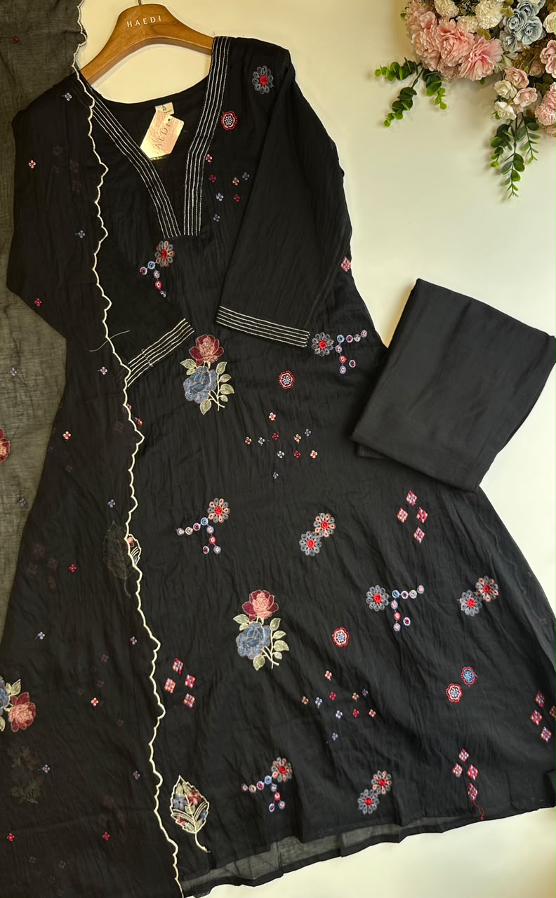 20633 / CMD 58433 Beautiful embroidered Aline suit