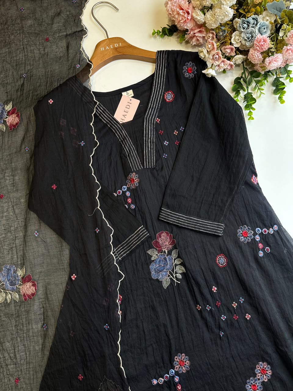20633 / CMD 58433 Beautiful embroidered Aline suit