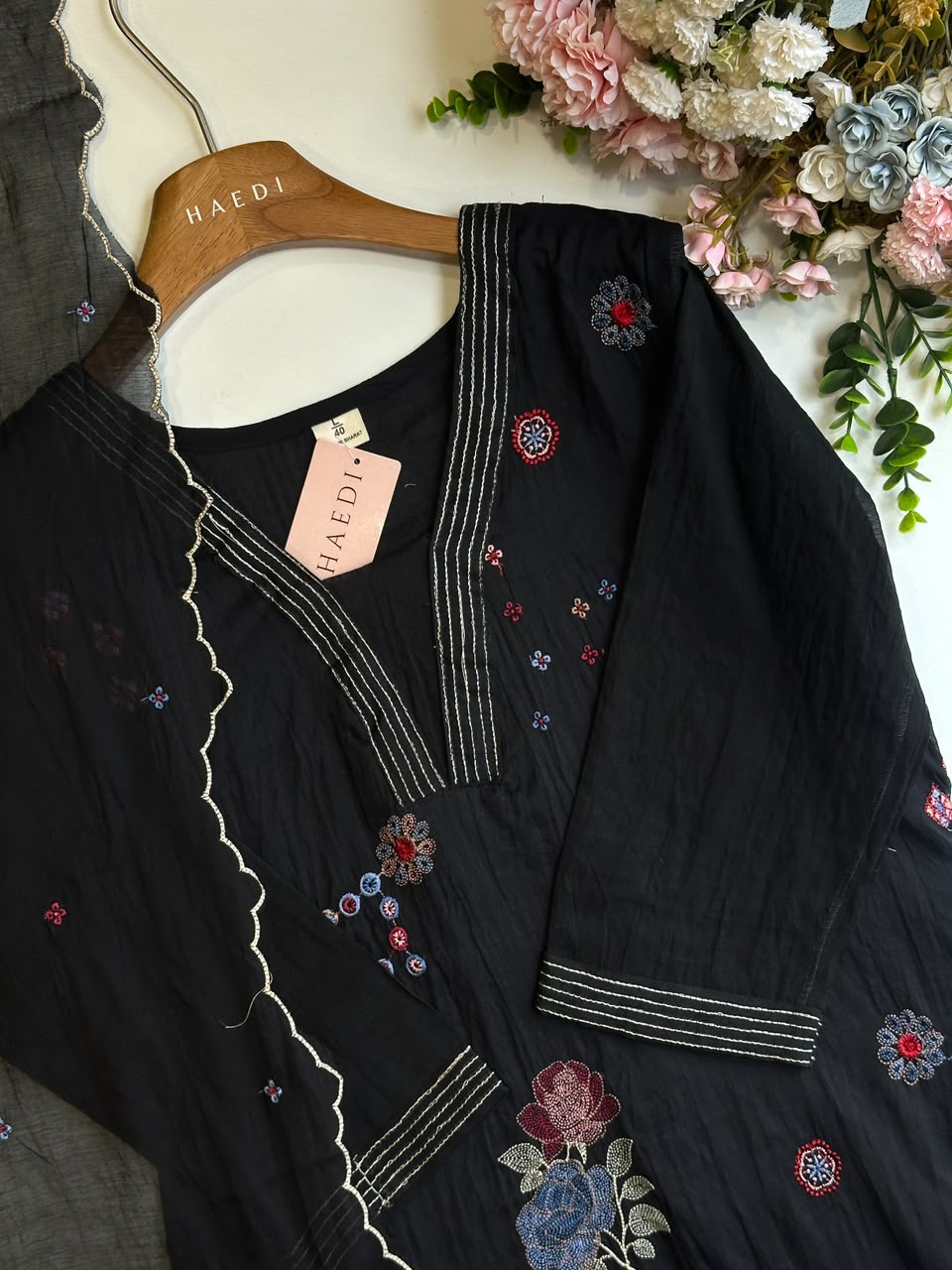 20633 / CMD 58433 Beautiful embroidered Aline suit