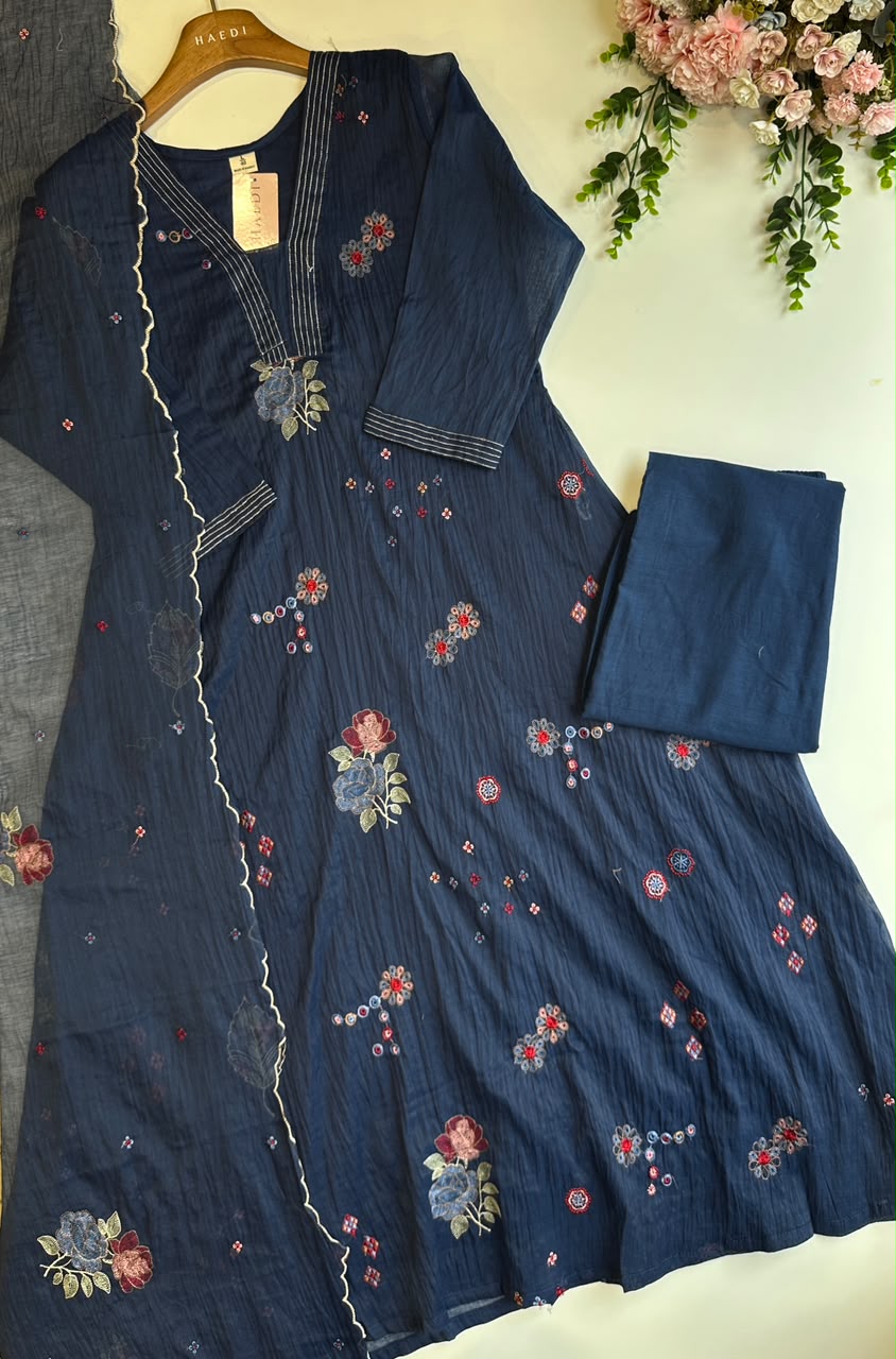 20633 / CMD 58433 Beautiful embroidered Aline suit