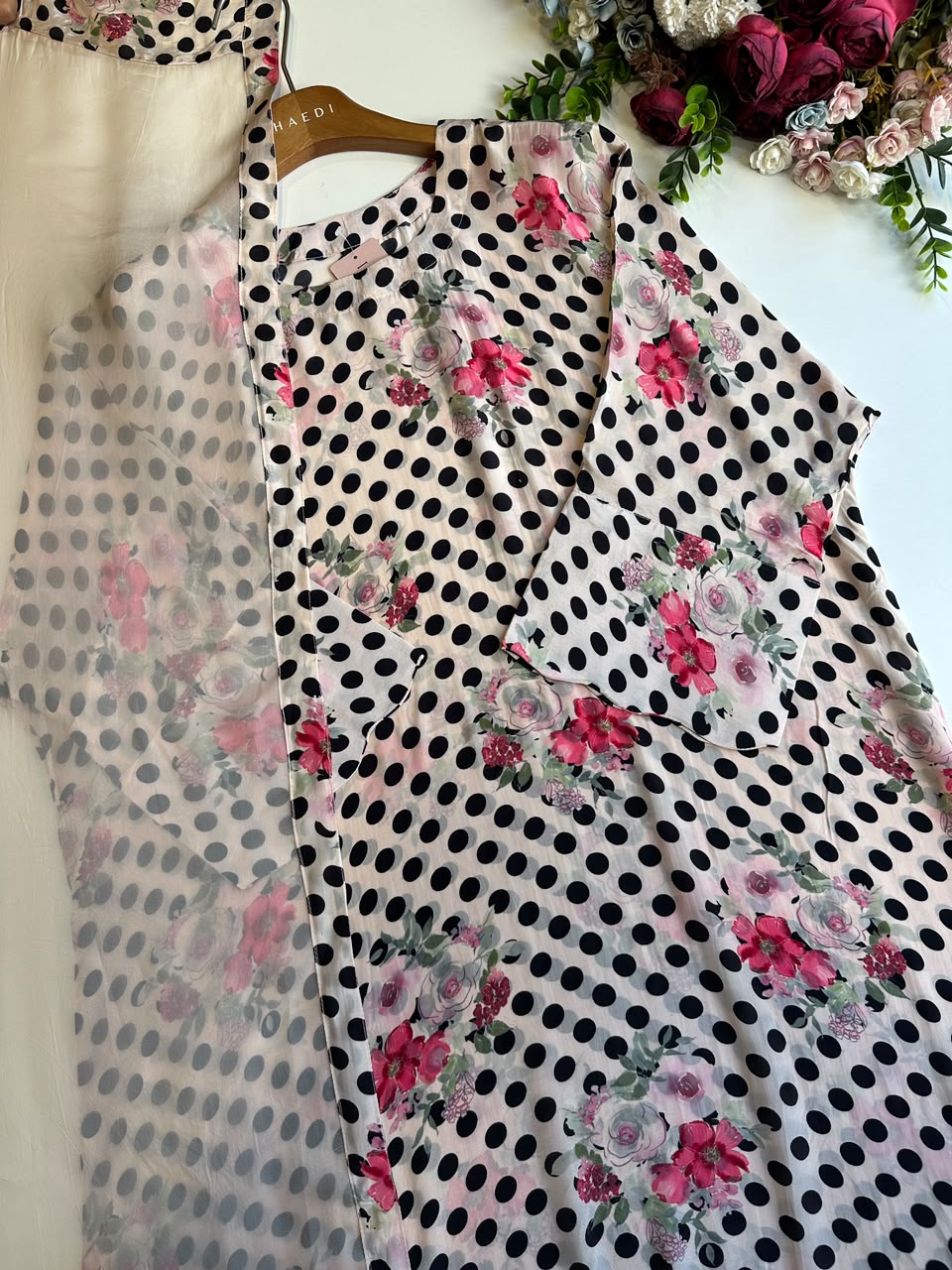 20873 Beautiful loose fit suit