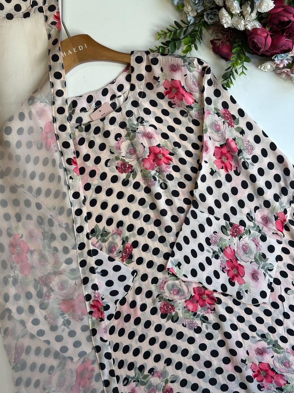 20873 Beautiful loose fit suit