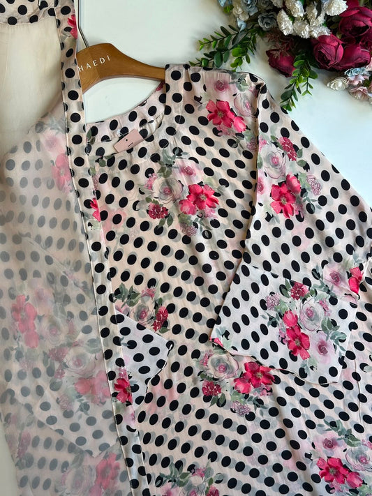 20873 Beautiful loose fit suit