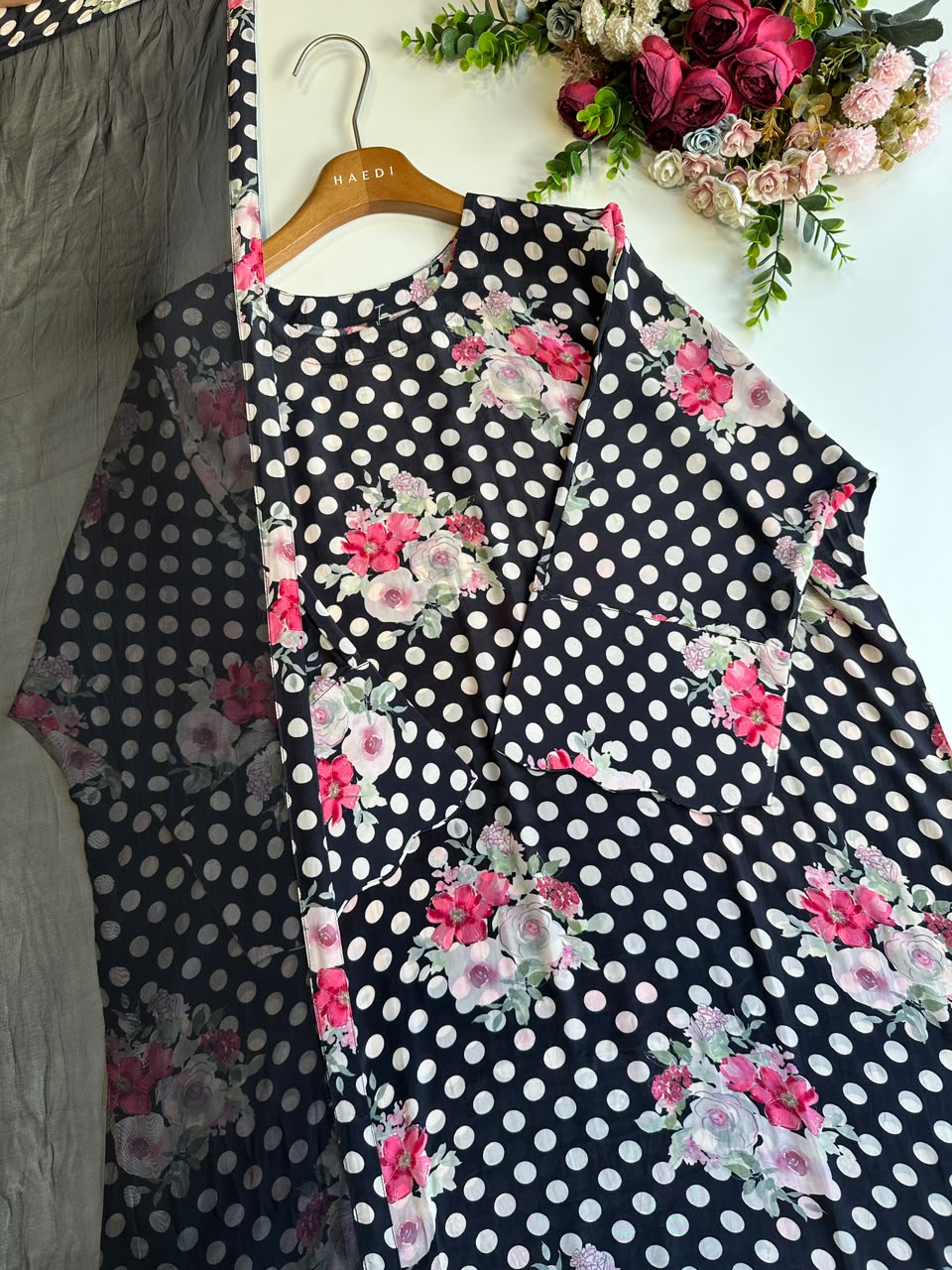 20873 Beautiful loose fit suit