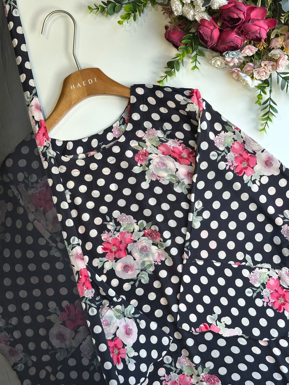 20873 Beautiful loose fit suit