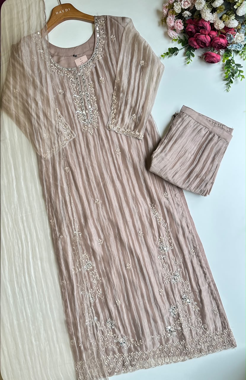 20896 Premium handworked suit