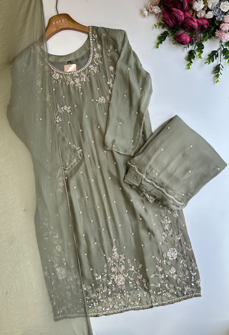 20909 Beautiful handworked suit