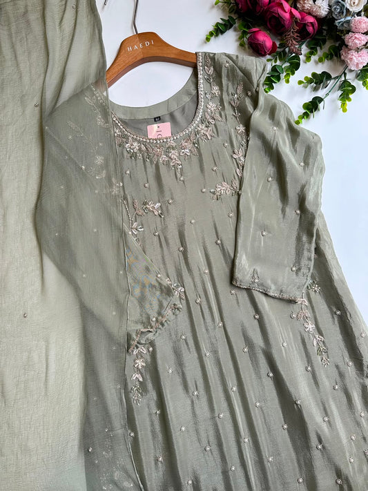 20909 Beautiful handworked suit