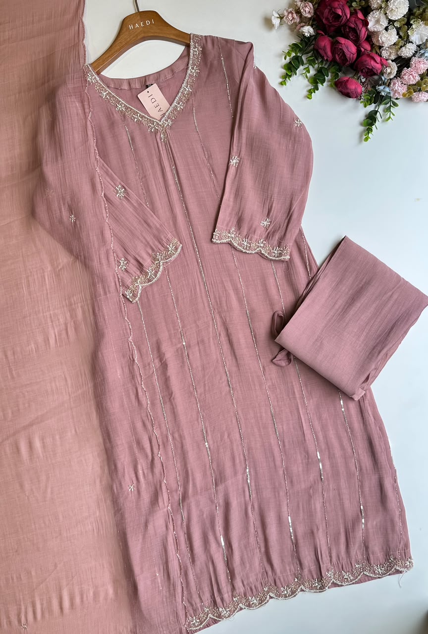 20906/ CMD 58674 Beautiful handworked suit