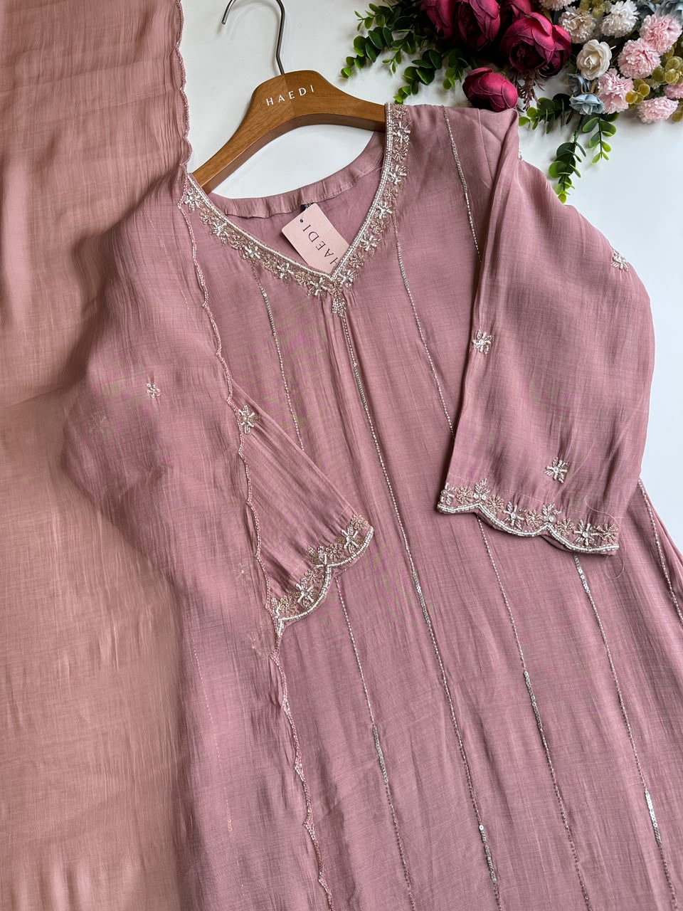 20906/ CMD 58674 Beautiful handworked suit