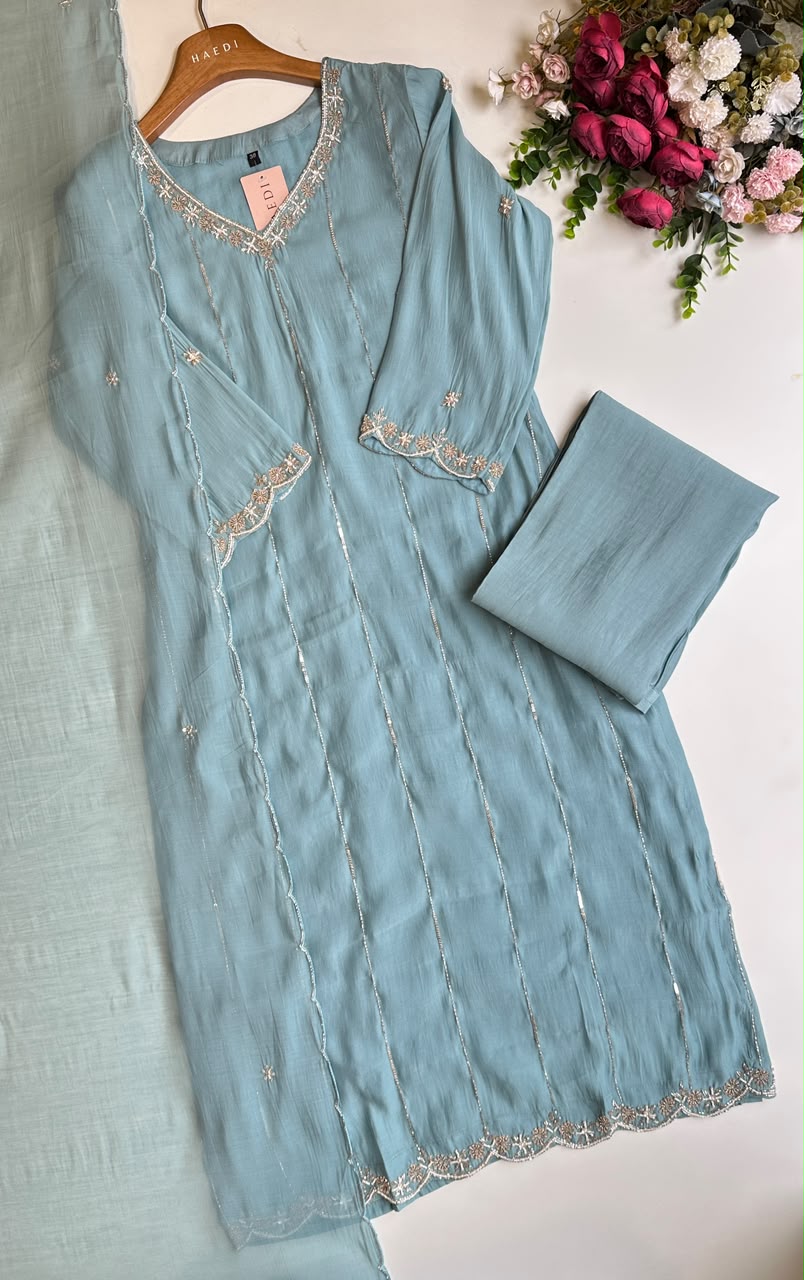 20906/ CMD 58674 Beautiful handworked suit