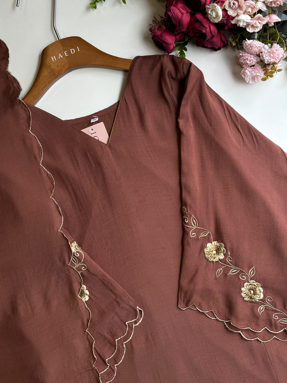 20918/ CMD 58689 Beautiful embroidered suit