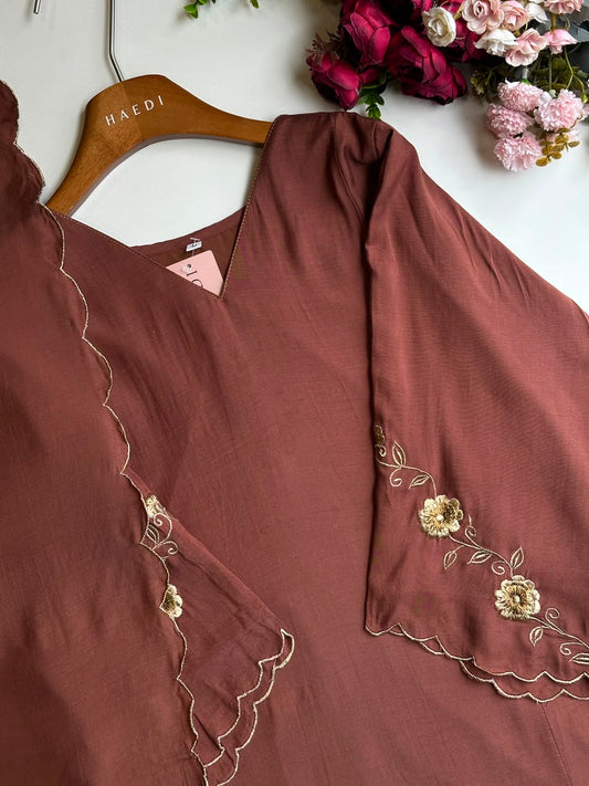 20918 Beautiful embroidered suit