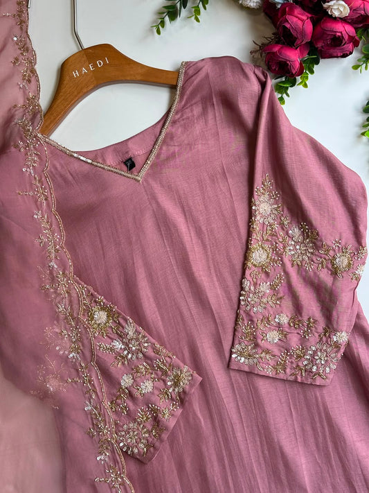 20893 Beautiful handworked suit
