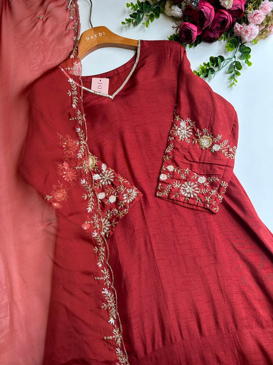 20893 Beautiful handworked suit
