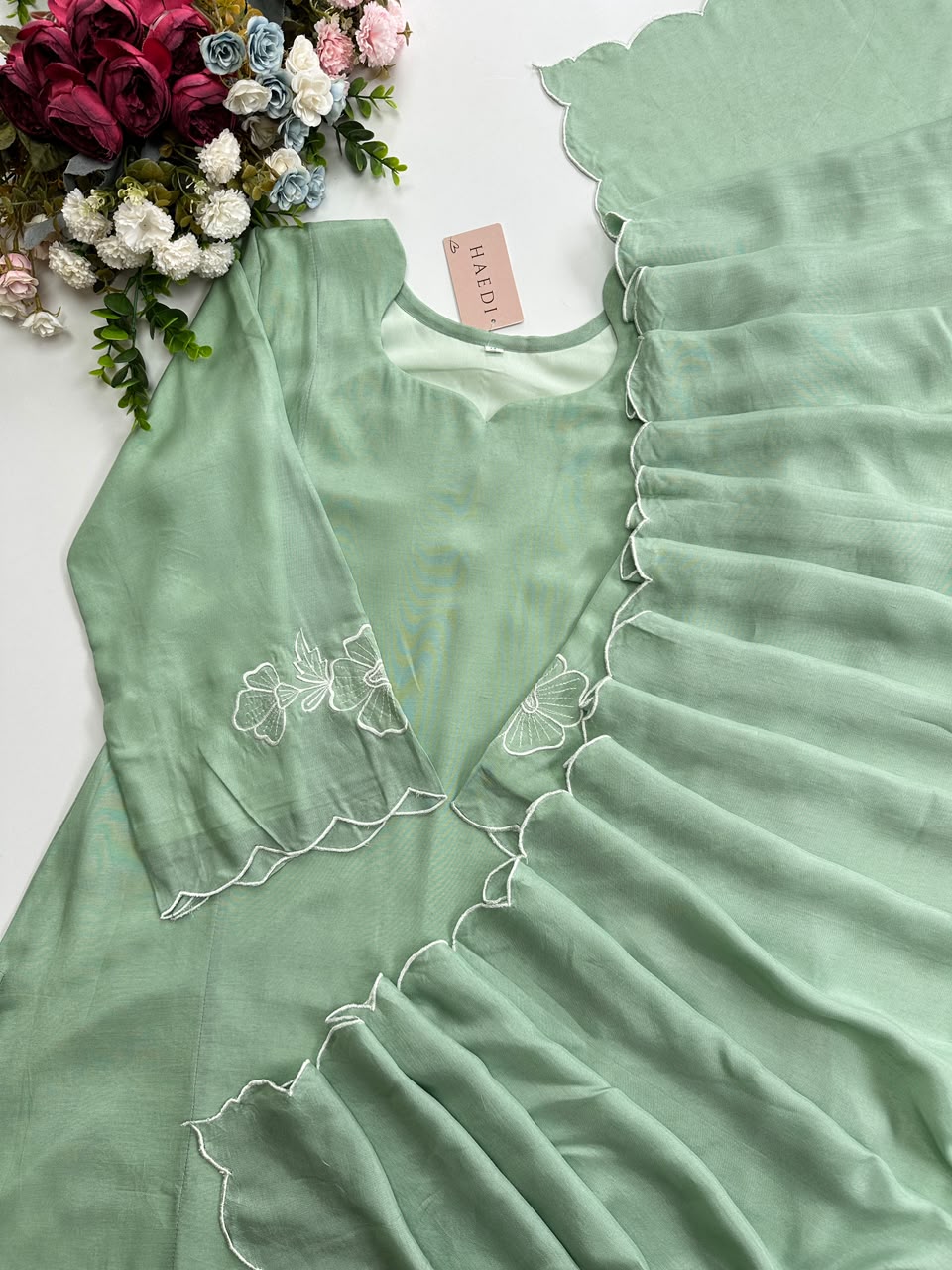 20919 Beautiful embroidered muslin suit