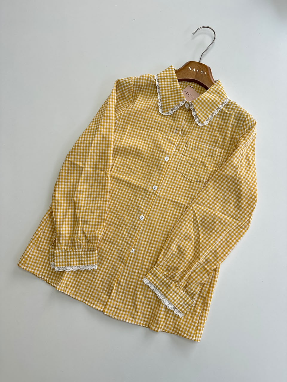 20713 Beautiful shirt with lace detailing