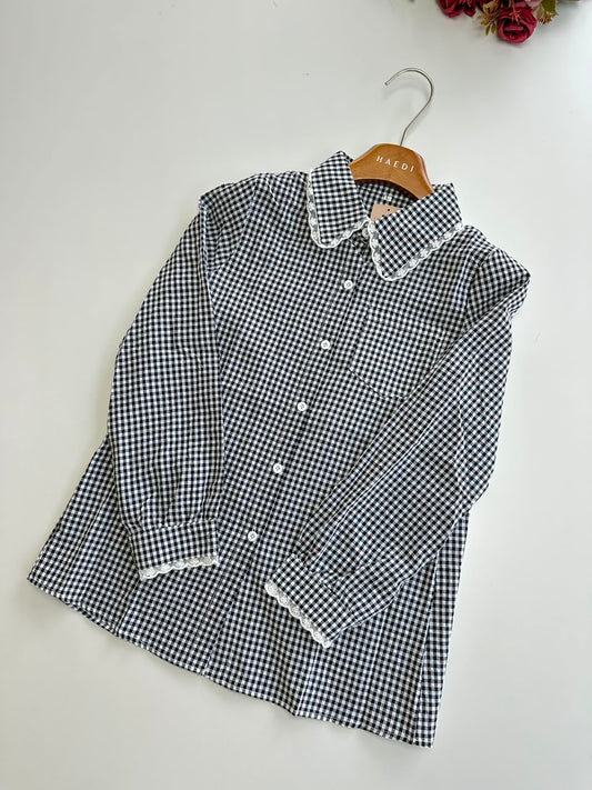 20713 Beautiful shirt with lace detailing