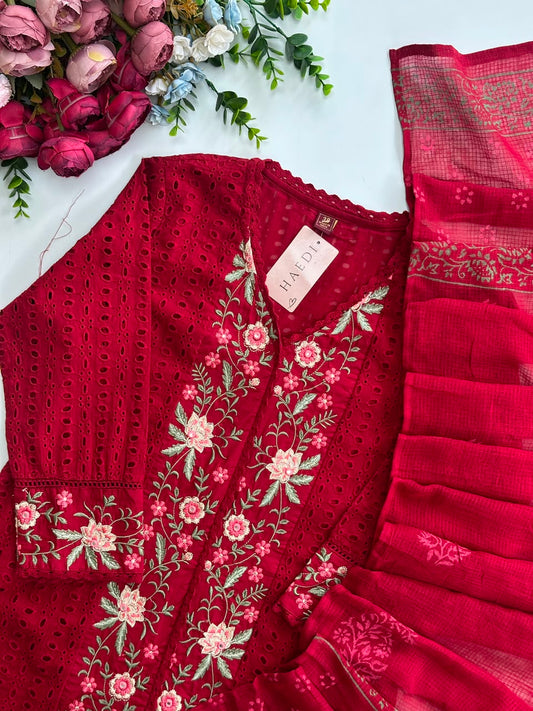 20945 Beautiful embroidered hakoba suit