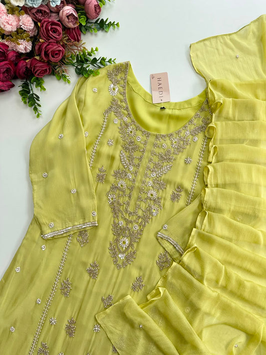 20905/ CMD 58673 Beautifull handworked suit