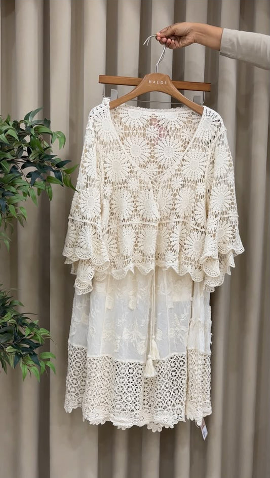 20730 Beautiful Chrochet Top