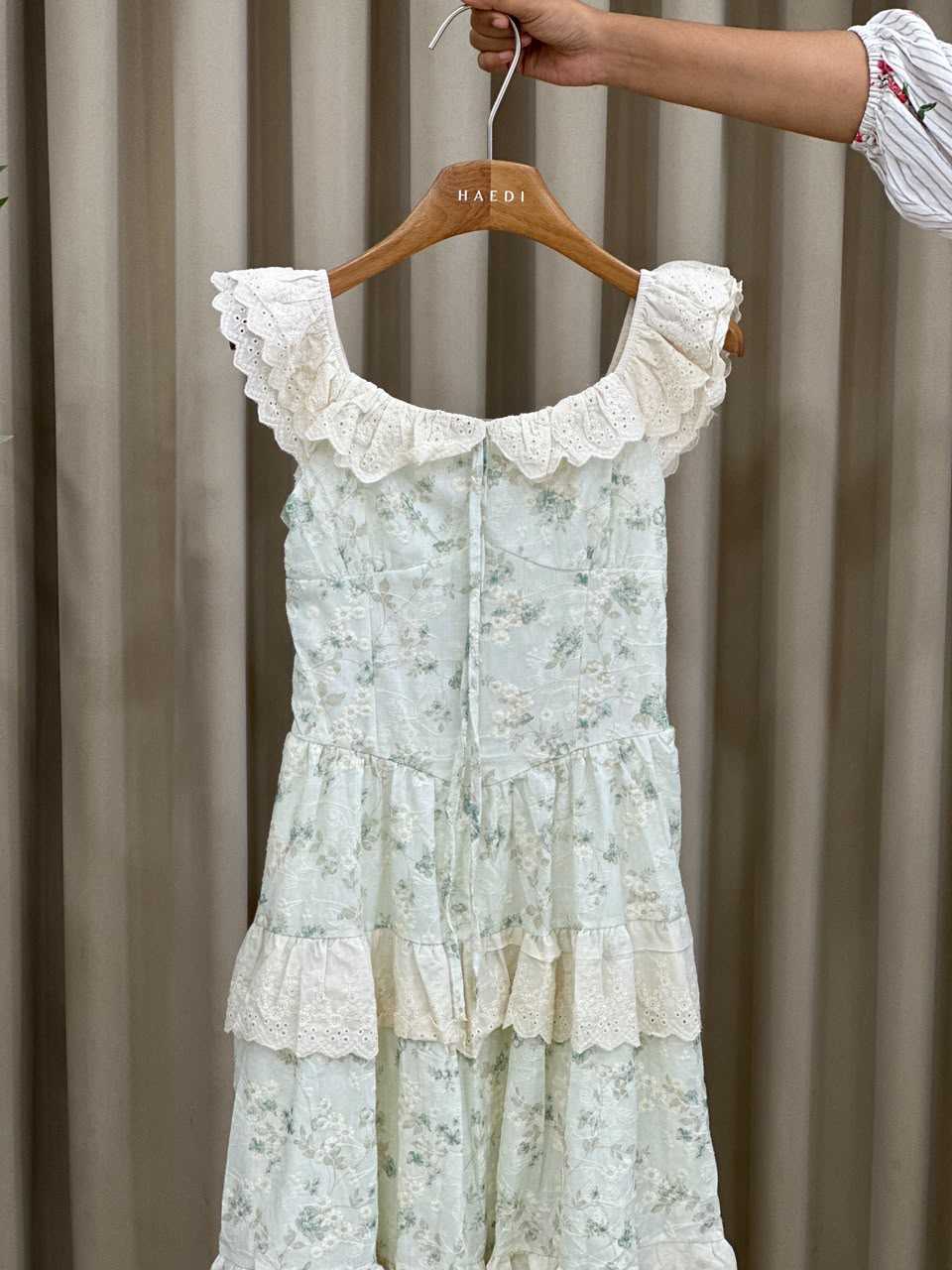 20791  Beautiful dress