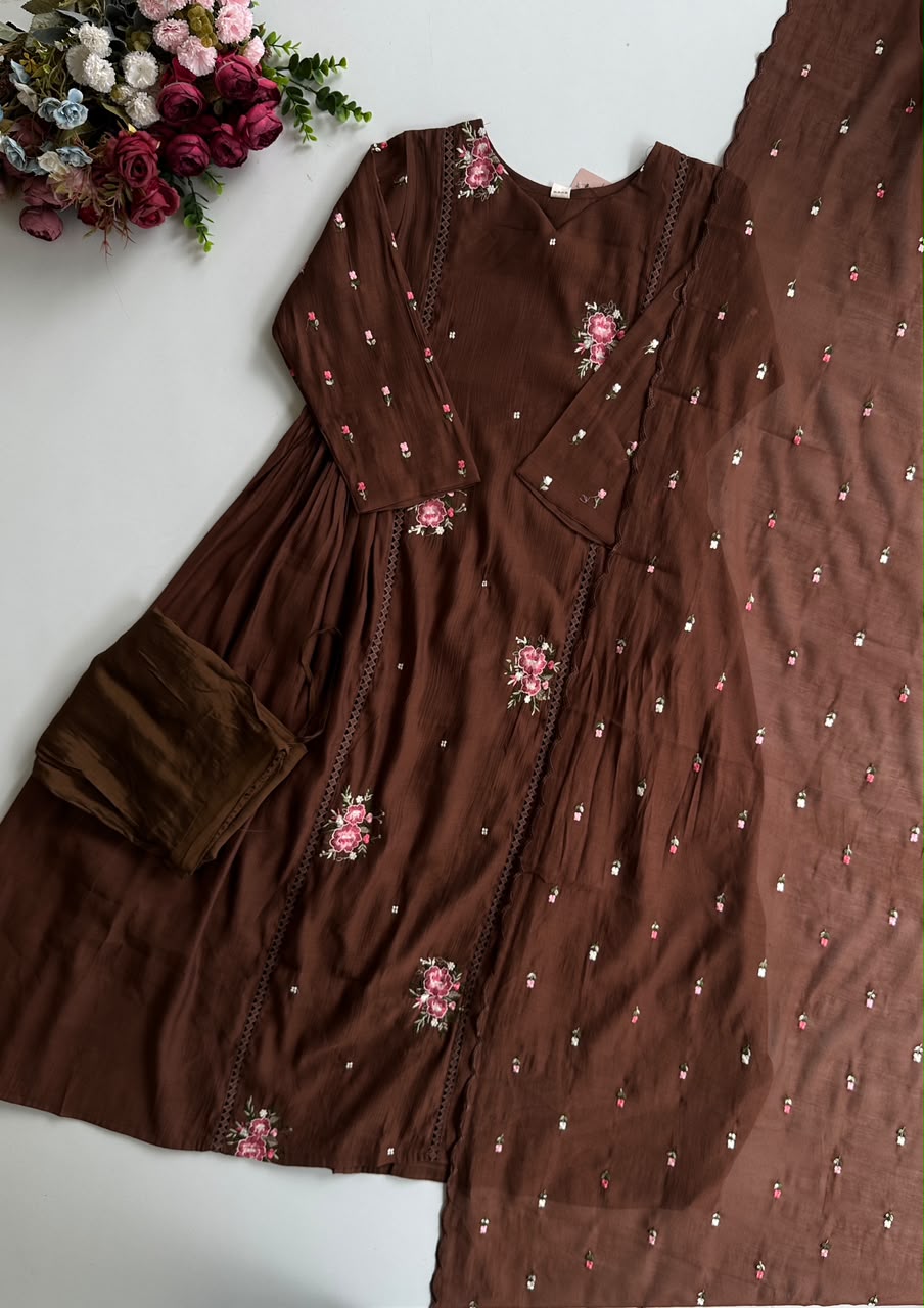 21004 Beautiful embroidered suit