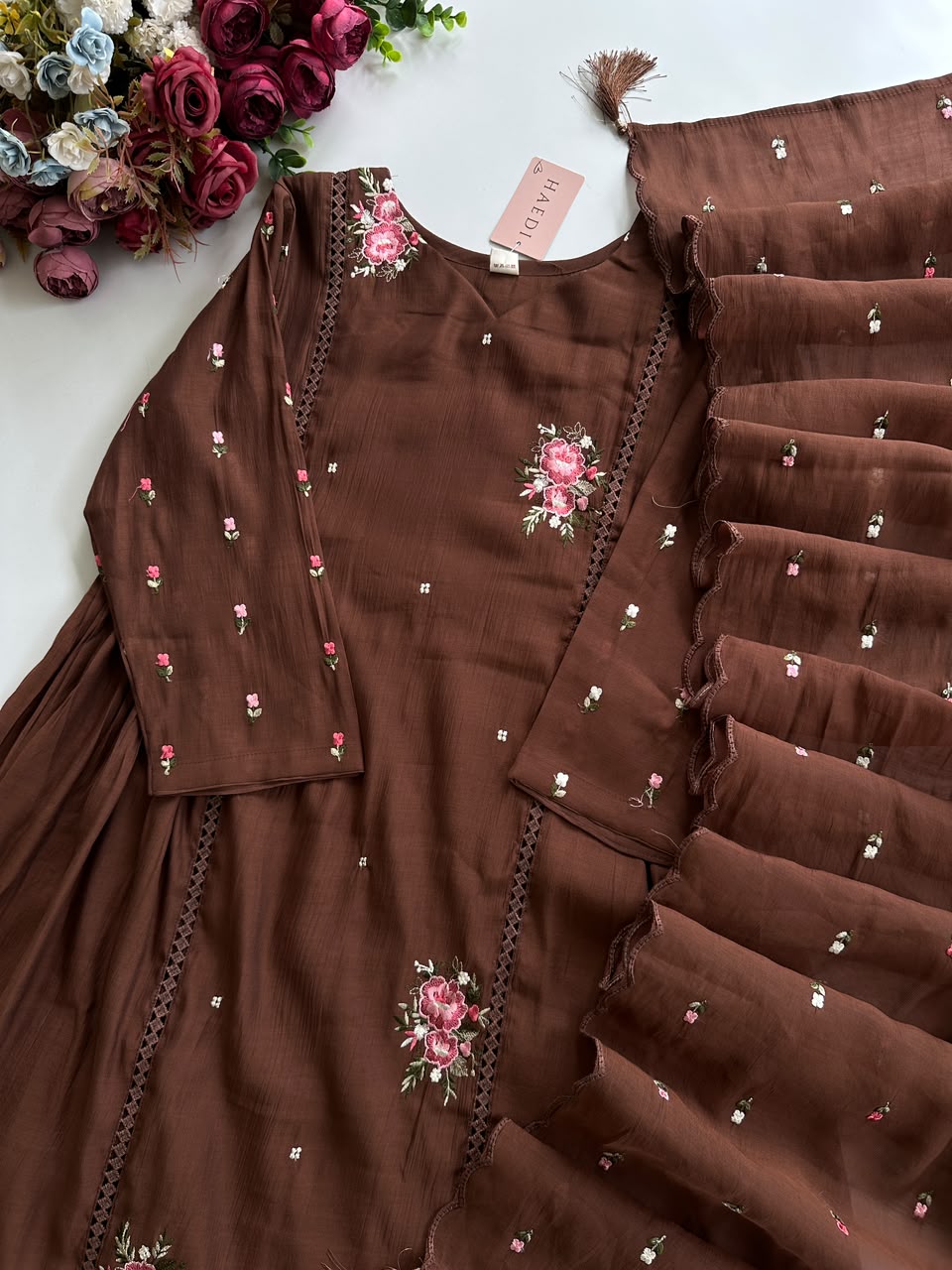 21004 Beautiful embroidered suit