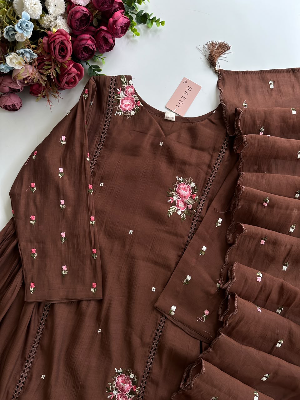 21004 Beautiful embroidered suit