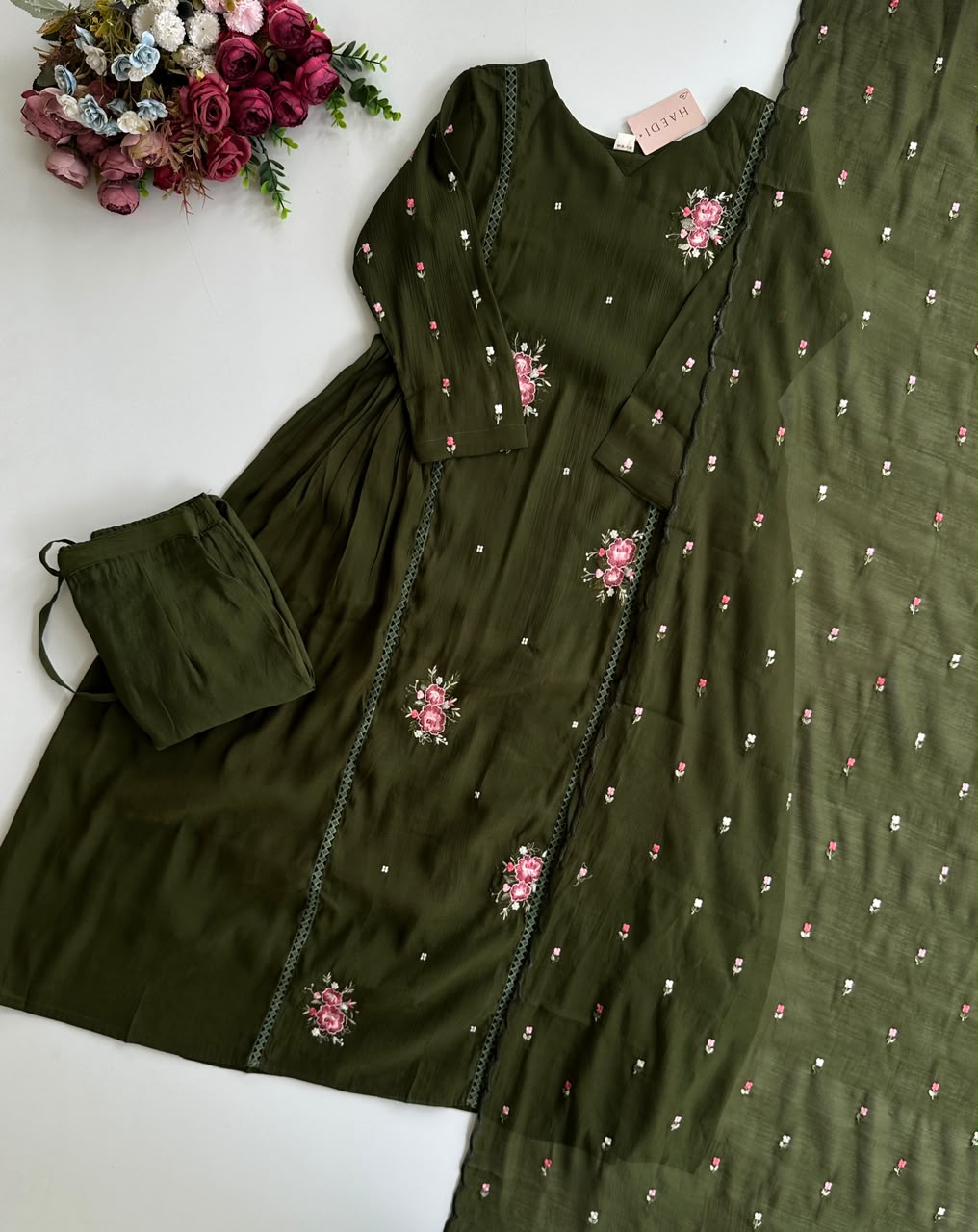 21004 Beautiful embroidered suit
