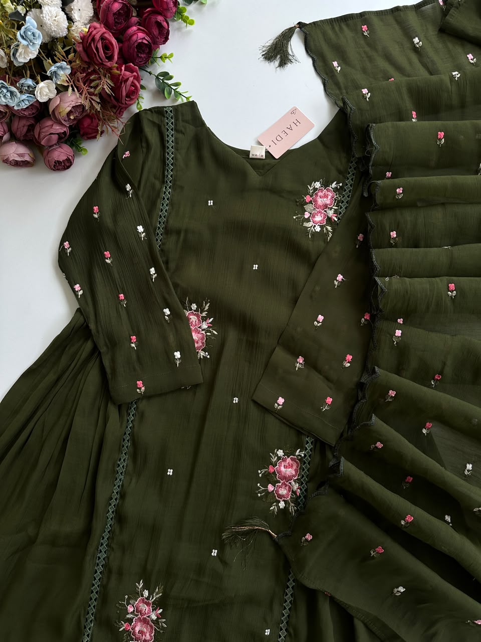 21004 Beautiful embroidered suit