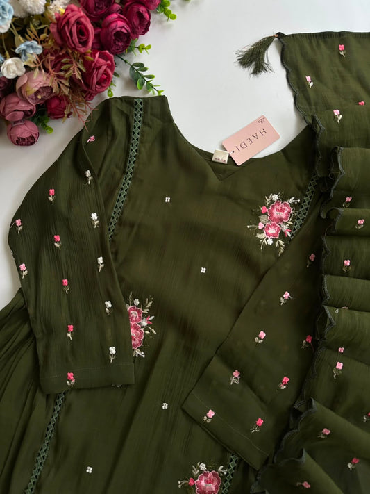 21004 Beautiful embroidered suit
