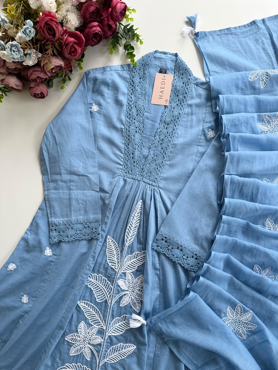 21024 / CMD 58772 Beautiful embroidered suit