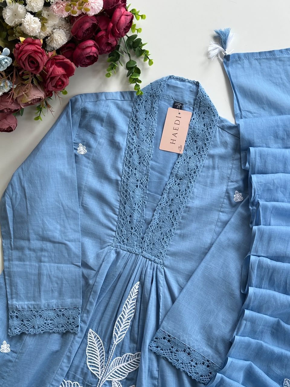 21024 / CMD 58772 Beautiful embroidered suit