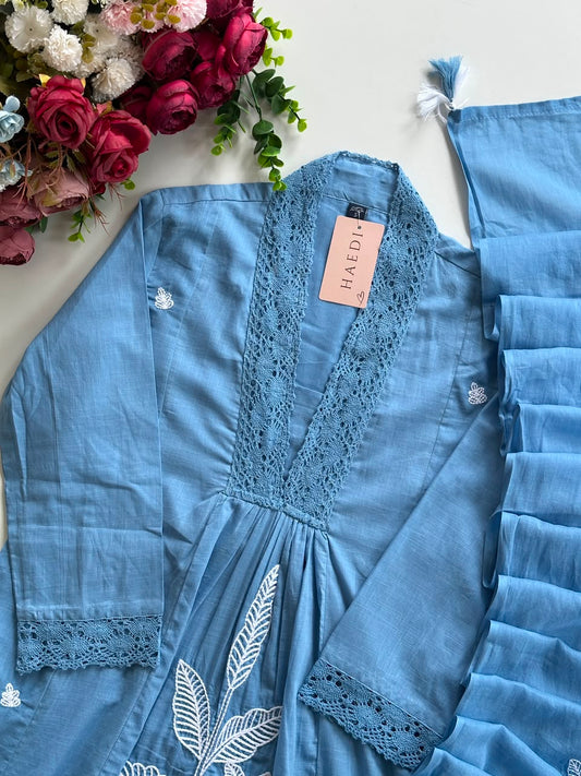 21024 / CMD 58772 Beautiful embroidered suit
