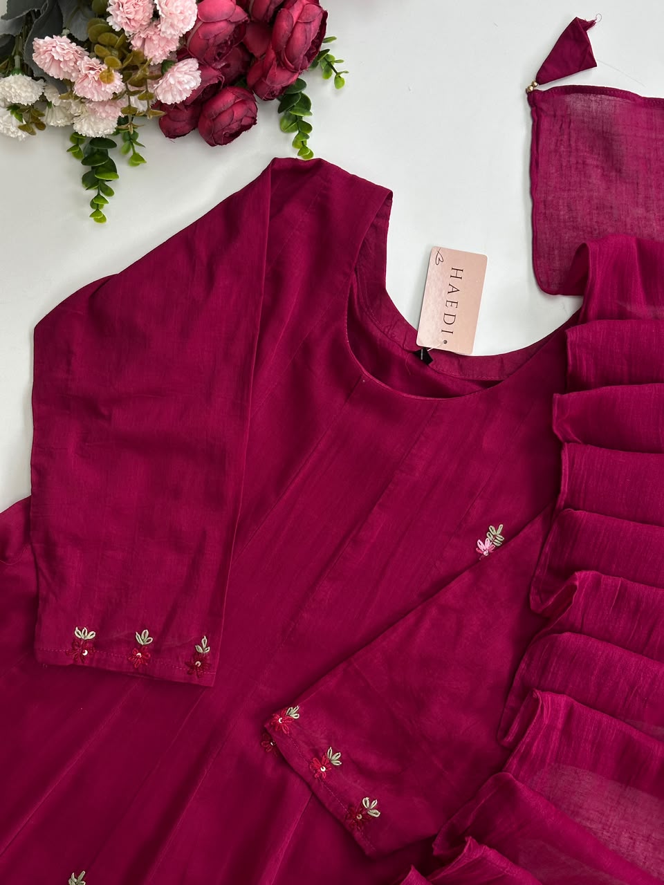 20970 Beautiful suit with hand embroidery