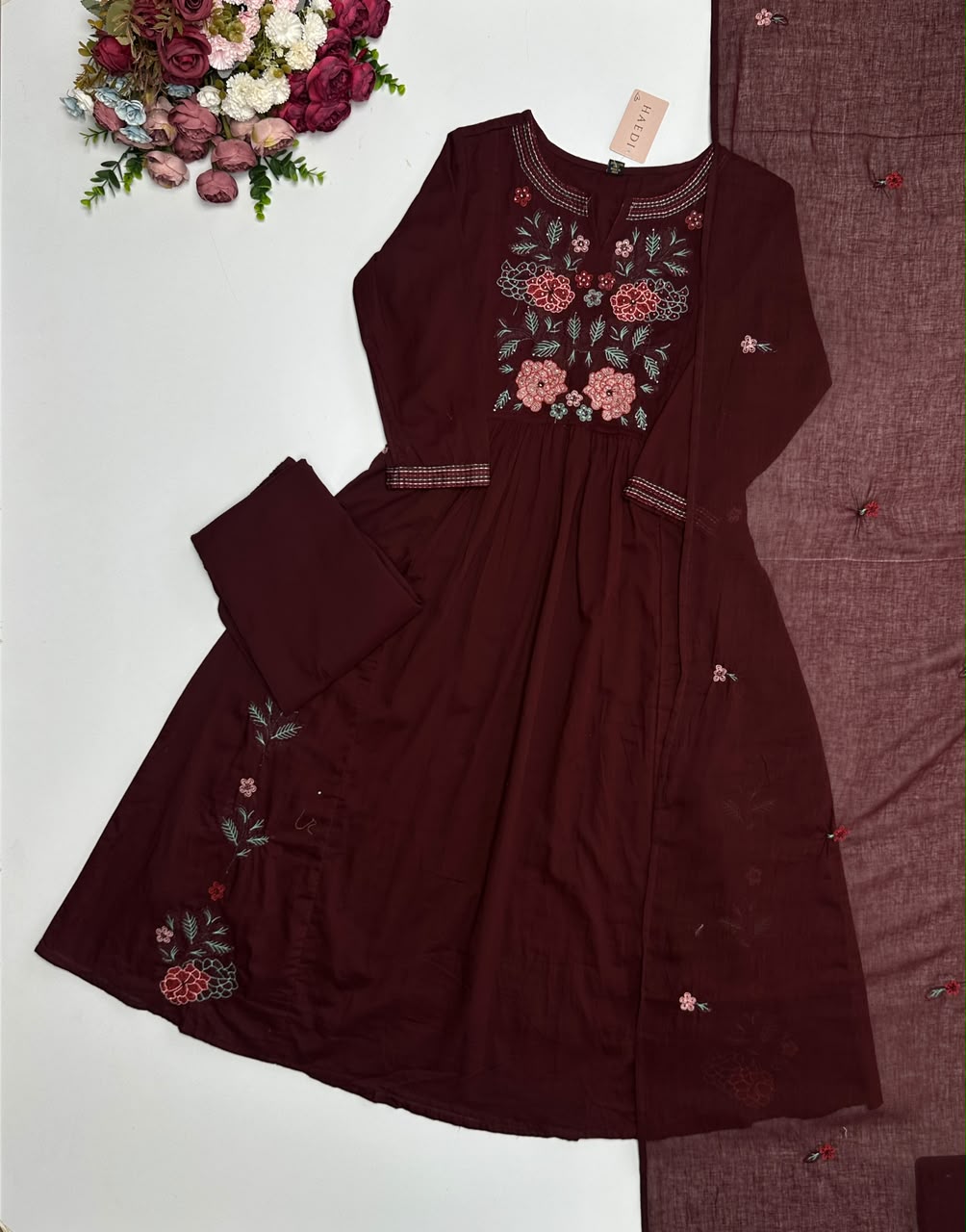 20957 Beautiful embroidered suit