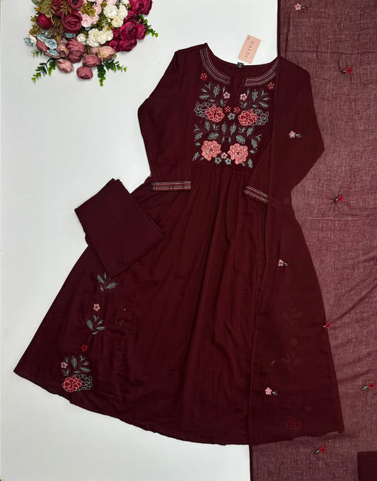 20957 Beautiful embroidered suit